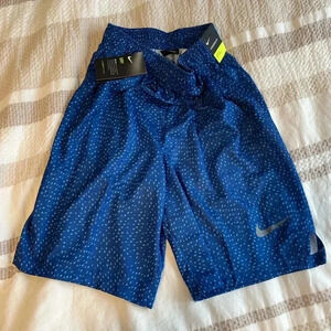 NIKE DRY-FIT  Training Shorts - BOYS XL